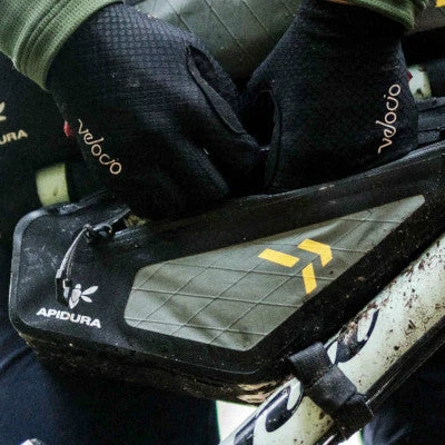 Sacoche De Cadre Bikepacking Backcountry Frame Pack Apidura 2L 5 Sacoche De Cadre Bikepacking Backcountry Frame Pack Apidura 2L – Image 3