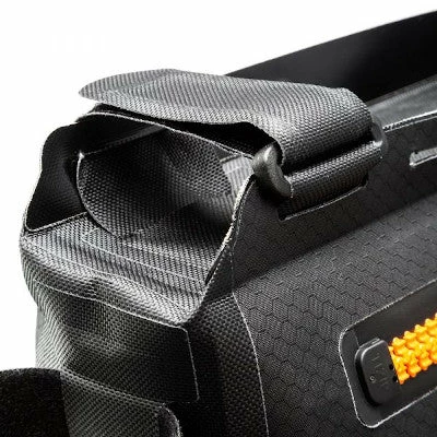 Sacoche De Cadre Noire Bikepacking 6L Ortlieb 6 Sacoche De Cadre Noire Bikepacking 6L Ortlieb – Image 4