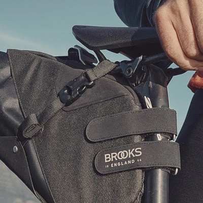 Sacoche De Selle Vélo Brooks étanche Pour Bikepacking 8L Scape 5 Sacoche De Selle Vélo Brooks étanche Pour Bikepacking 8L Scape – Image 3