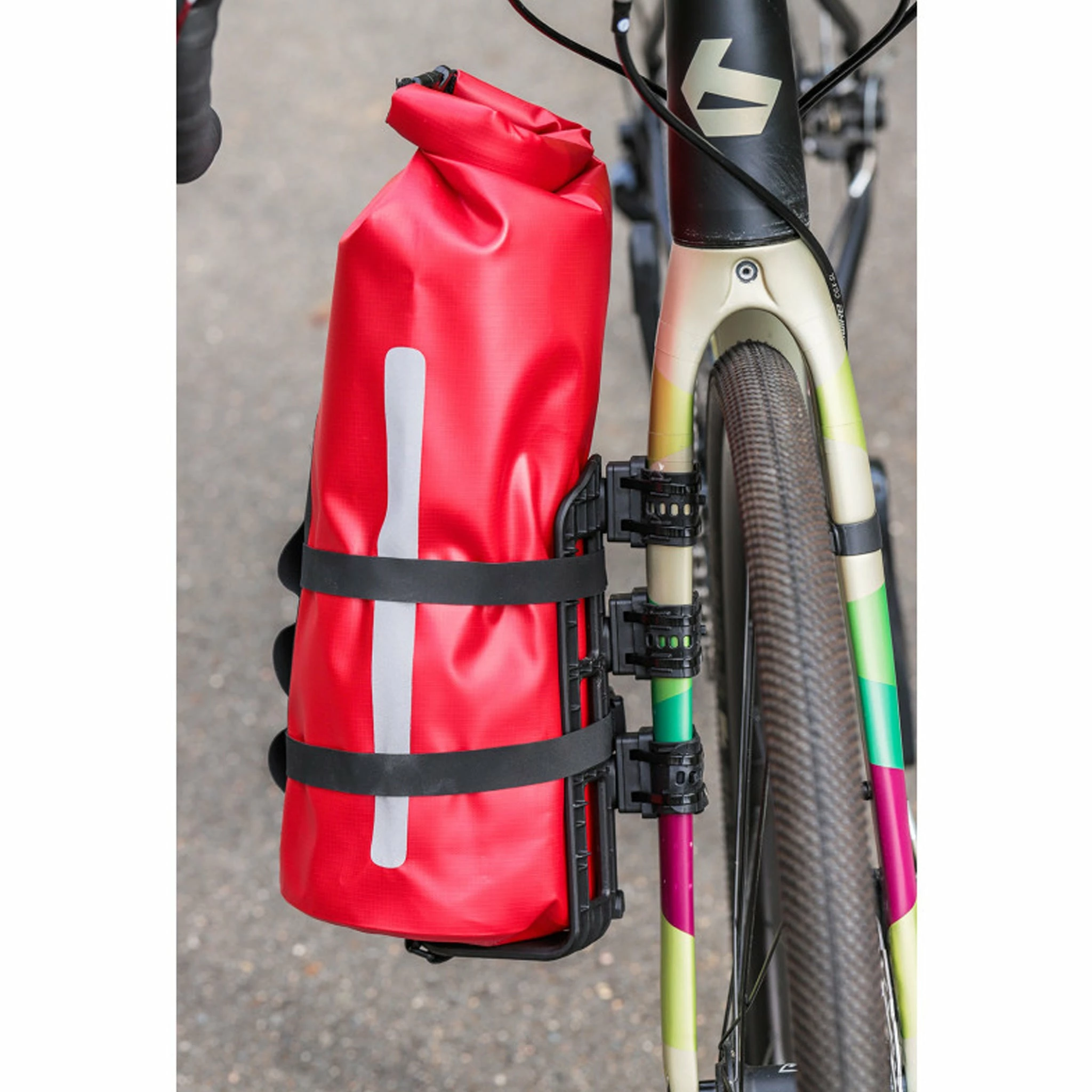 Sacoche De Fourche Bikepacking Et Cyclotourisme Zefal Z Adventure 6L 5 Sacoche De Fourche Bikepacking Et Cyclotourisme Zefal Z Adventure 6L – Image 3
