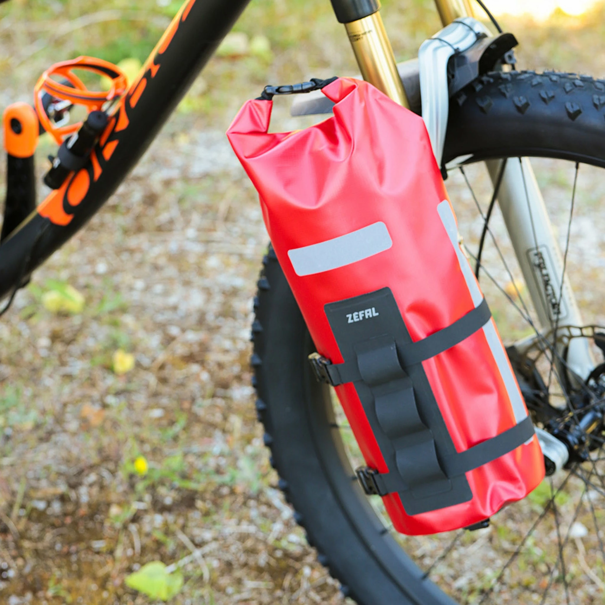 Sacoche De Fourche Bikepacking Et Cyclotourisme Zefal Z Adventure 6L 6 Sacoche De Fourche Bikepacking Et Cyclotourisme Zefal Z Adventure 6L – Image 4