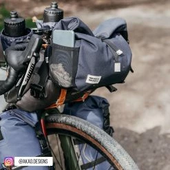 Sacoche De Guidon Convertible Bandoulière Piha MeroMero 3 à 6L 20 Sacoche De Guidon Convertible Bandoulière Piha MeroMero 3 à 6L -Apidura Soldes sacoche mero mero piha akao designs