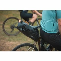Sacoche De Selle Pour Le Bikepacking 10L Aqua Evo Adventure Oxford -Apidura Soldes sacoche selle oxford adventure 7
