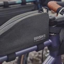 Sacoche Sur Tube Supérieur Brooks Pour Bikepacking 0.9L Scape 12 Sacoche Sur Tube Supérieur Brooks Pour Bikepacking 0.9L Scape -Apidura Soldes sacoche sur tube superieur brooks pour bikepacking 0 9l scape full 5