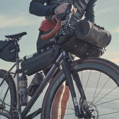 Sacoche Sur Tube Supérieur Brooks Pour Bikepacking 0.9L Scape 13 Sacoche Sur Tube Supérieur Brooks Pour Bikepacking 0.9L Scape -Apidura Soldes sacoche sur tube superieur brooks pour bikepacking 0 9l scape full 6
