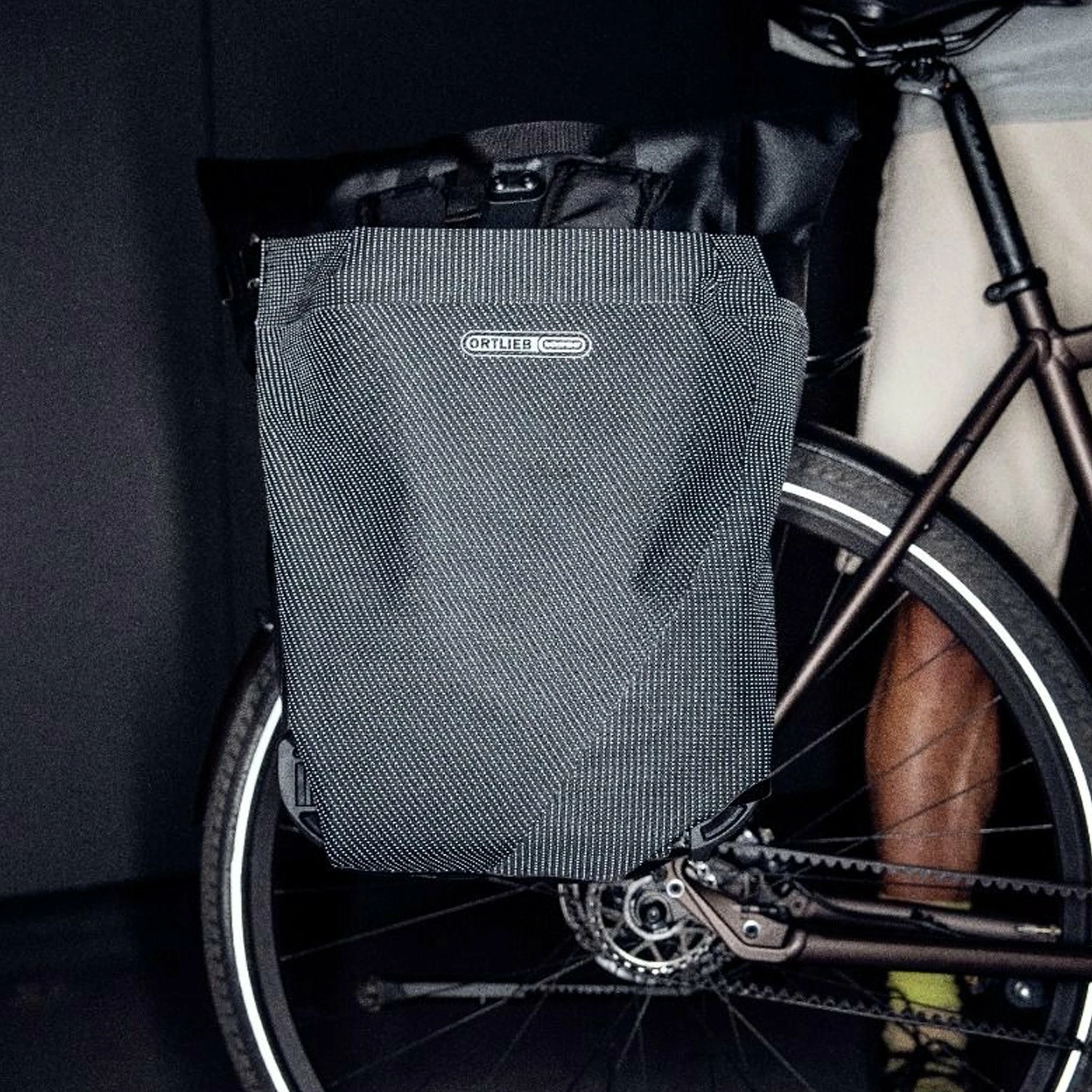 Sacoche vélo réfléchissante Vario PS High Visibility Ortlieb Sacoche Vélo Réfléchissante Vario PS High Visibility Ortlieb -Apidura Soldes sacoche velo ortlieb vario p high visibility 5