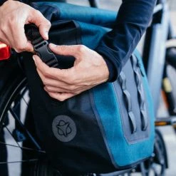 Sacoche Vélo Simple Porte-bagages Arrière étanche Vélotaf Agu 13 Sacoche Vélo Simple Porte-bagages Arrière étanche Vélotaf Agu -Apidura Soldes sacoche velo simple porte bagages arriere etanche velotaf agu full 6