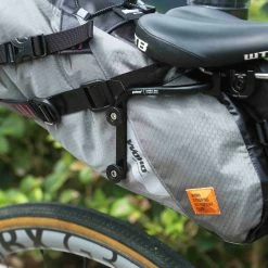 Stabilisateur De Sacoche De Selle Bikepacking Woho 11 Stabilisateur De Sacoche De Selle Bikepacking Woho -Apidura Soldes stabilisateur sacoche de selle woho brooks b series 4